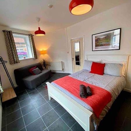 Brickworks - 2 Bedrooms, 15 Mins Walk To The Centre, With Garden Cardiff Ngoại thất bức ảnh