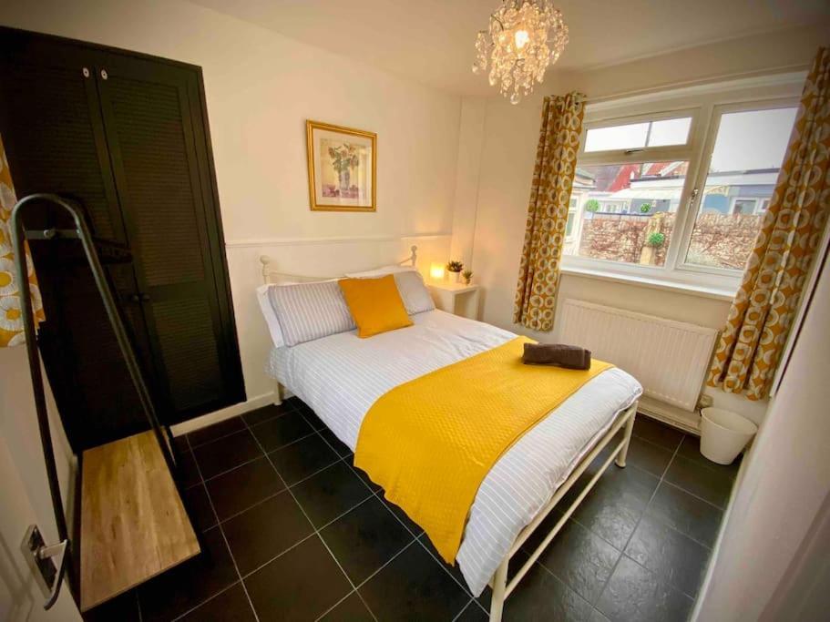 Brickworks - 2 Bedrooms, 15 Mins Walk To The Centre, With Garden Cardiff Ngoại thất bức ảnh
