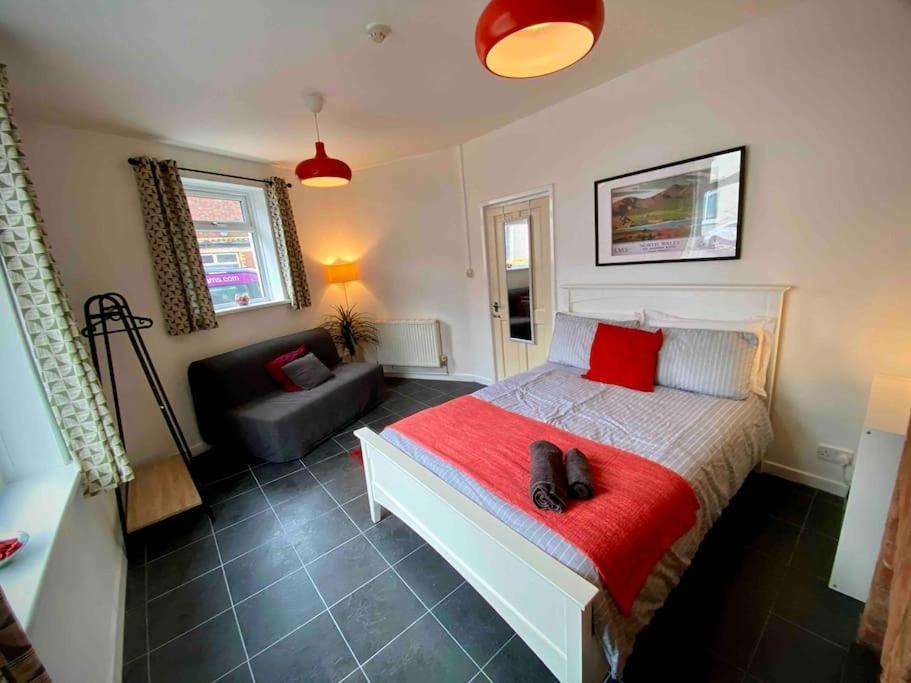 Brickworks - 2 Bedrooms, 15 Mins Walk To The Centre, With Garden Cardiff Ngoại thất bức ảnh